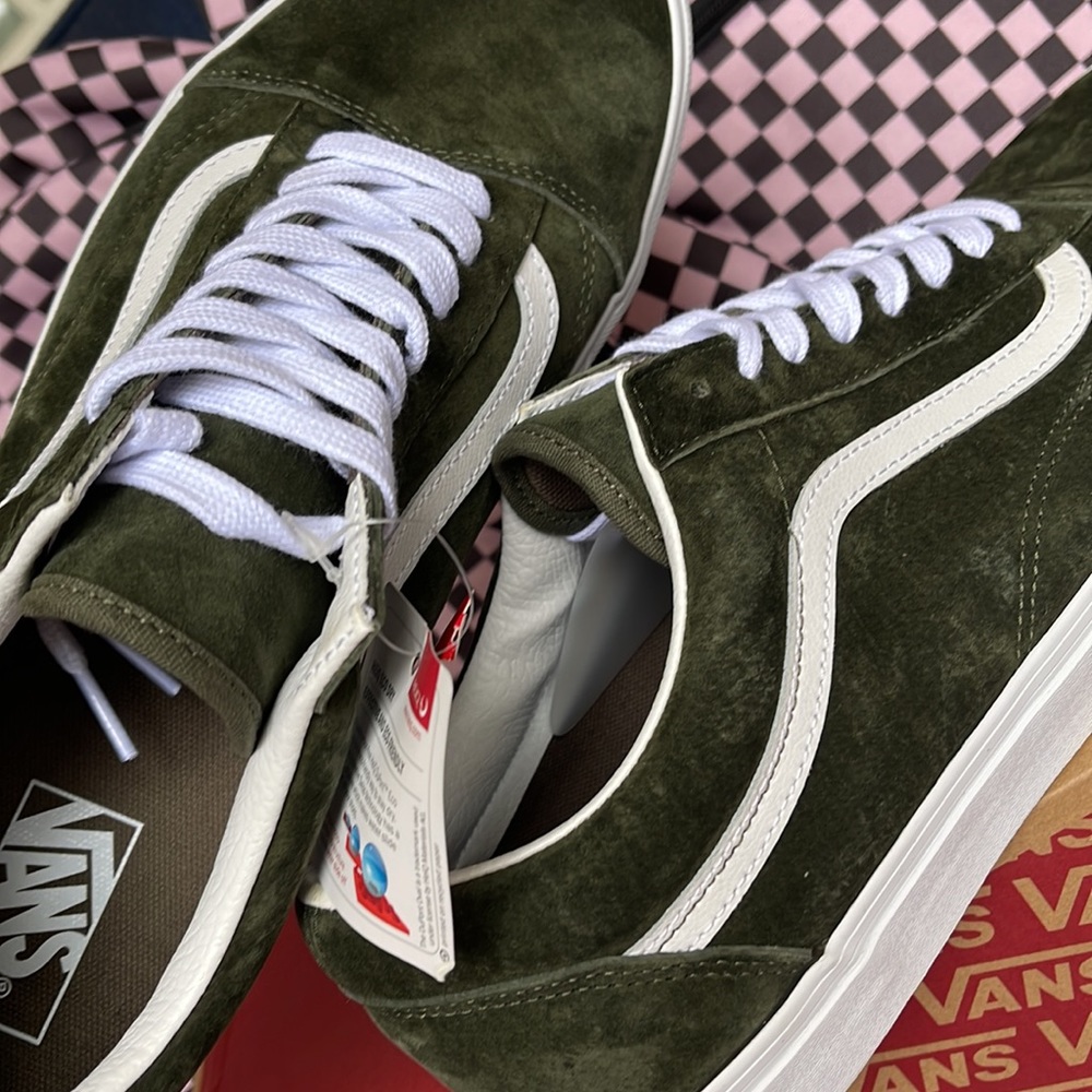 Vans Men’s Old Skool
Pig Suede Grape Leaf
VN0A4BW250K
Sneakers - Picture 15 of 16